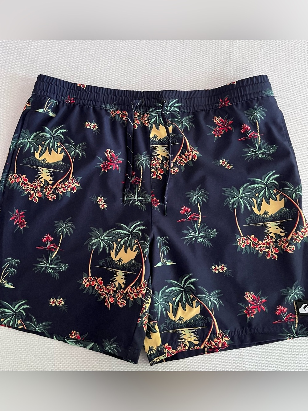 Quiksilver Navy Tropical Palm Print Swim Trunks Size Large